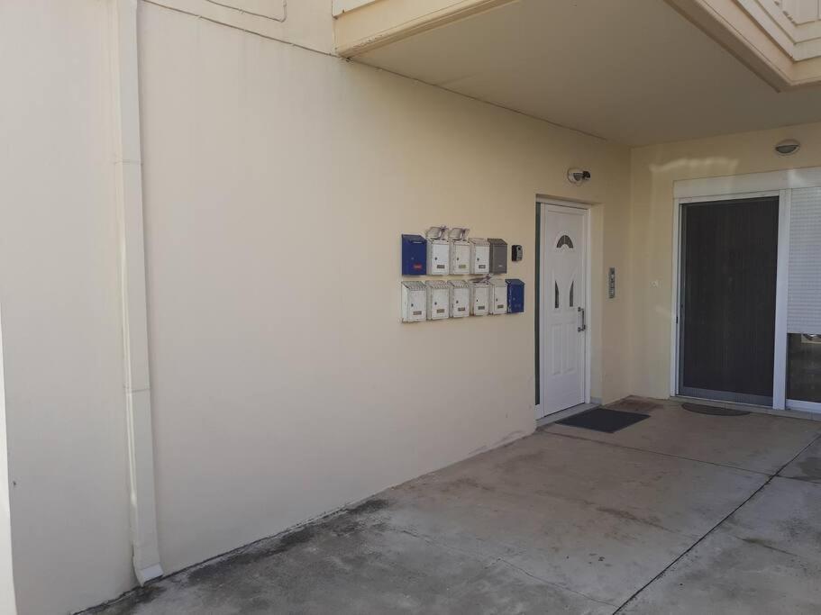 Nefeli Apartment Chania Chrissi Akti Chania Exterior foto